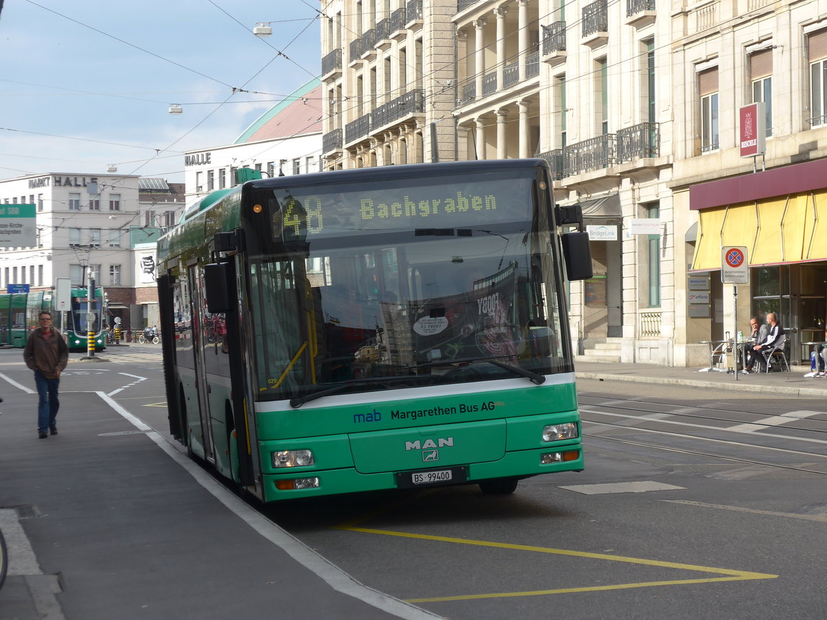 (186'074) - MAB Basel - Nr. 29/BS 99'400 - MAN (ex BVB Basel Nr. 823) am 21. Oktober 2017 beim Bahnhof Basel