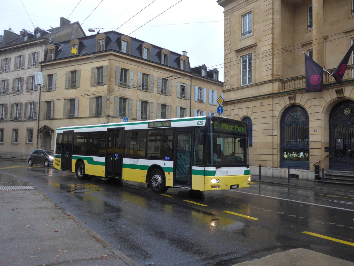 (186'605) - transN, La Chaux-de-Fonds - Nr. 628/NE 111'228 - MAN (ex TN Neuchtel Nr. 228) am 25. November 2017 in Neuchtel, Place Pury