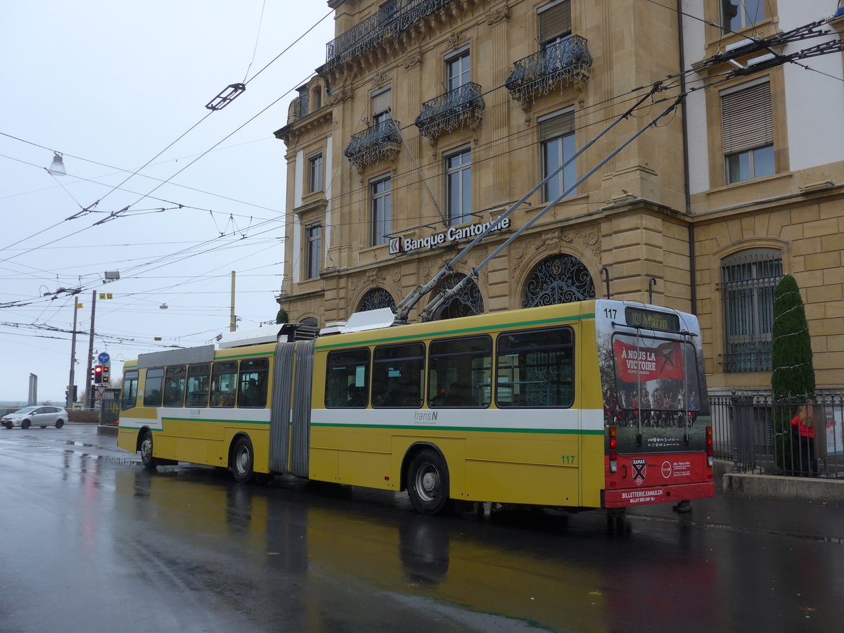 (186'628) - transN, La Chaux-de-Fonds - Nr. 117 - NAW/Hess Gelenktrolleybus (ex TN Neuchtel Nr. 117) am 25. November 2017 in Neuchtel, Place Pury