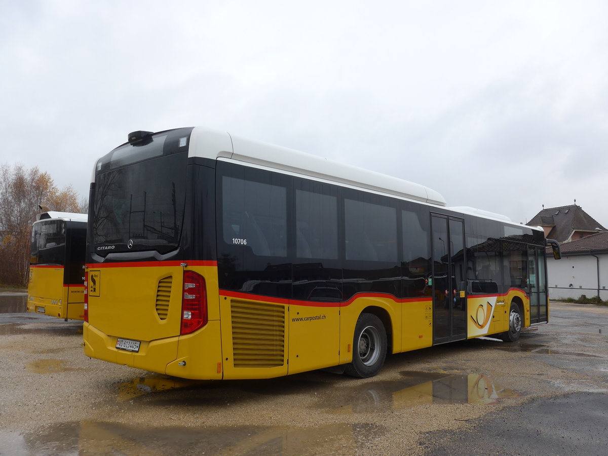 (186'653) - CarPostal Ouest - VD 613'445 - Mercedes am 25. November 2017 in Yverdon, Garage