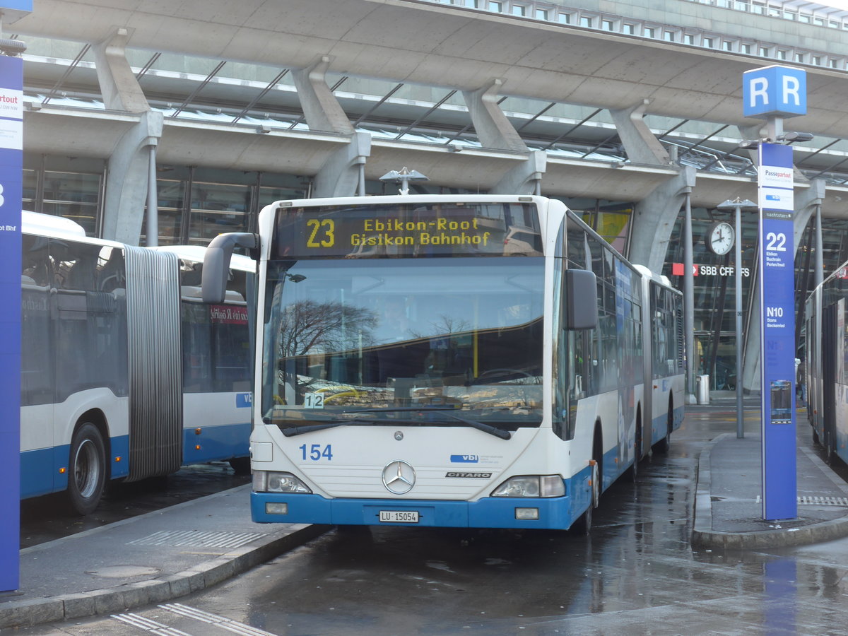 (186'838) - VBL Luzern - Nr. 154/LU 15'054 - Mercedes am 9. Dezember 2017 beim Bahnhof Luzern