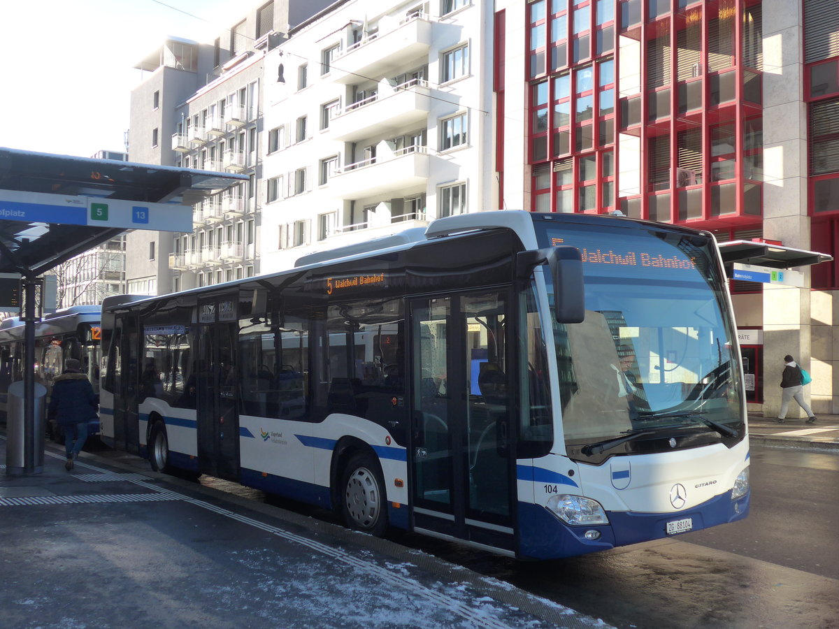 (186'849) - ZVB Zug - Nr. 104/ZG 88'104 - Mercedes am 9. Dezember 2017 beim Bahnhof Zug