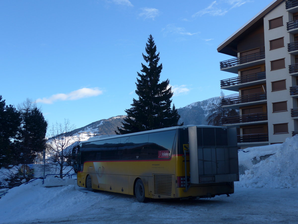 (186'995) - Lathion, Sion - Nr. 6/VS 12'672 - Van Hool am 17. Dezember 2017 in Haute-Nendaz, Tlcabine