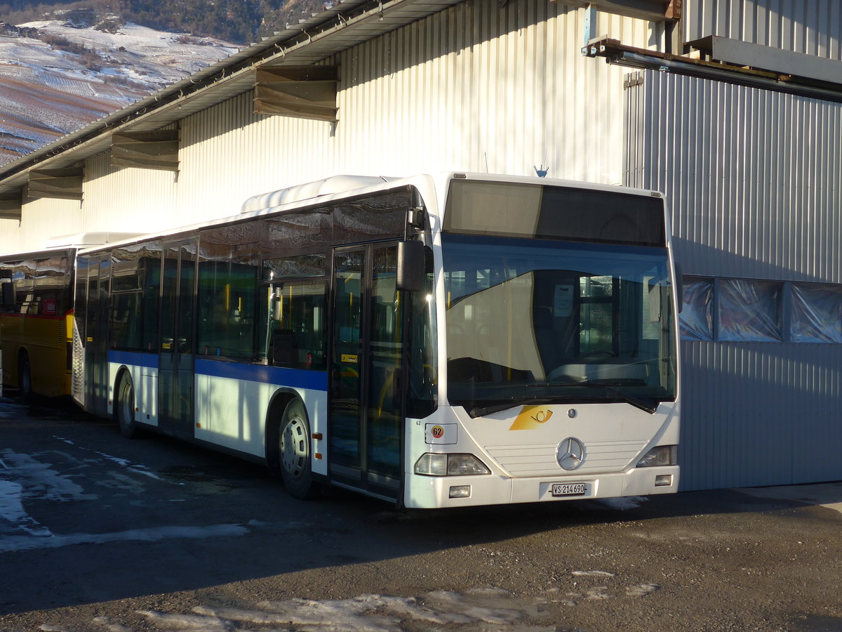 (187'242) - Buchard, Leytron - Nr. 62/VS 214'690 - Mercedes (ex Maag, Kloten Nr. 34) am 23. Dezember 2017 in Leytron, Garage