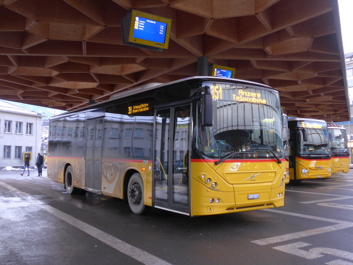 (187'271) - Buchard, Leytron - VS 346'746 - Volvo am 23. Dezember 2017 beim Bahnhof Sion