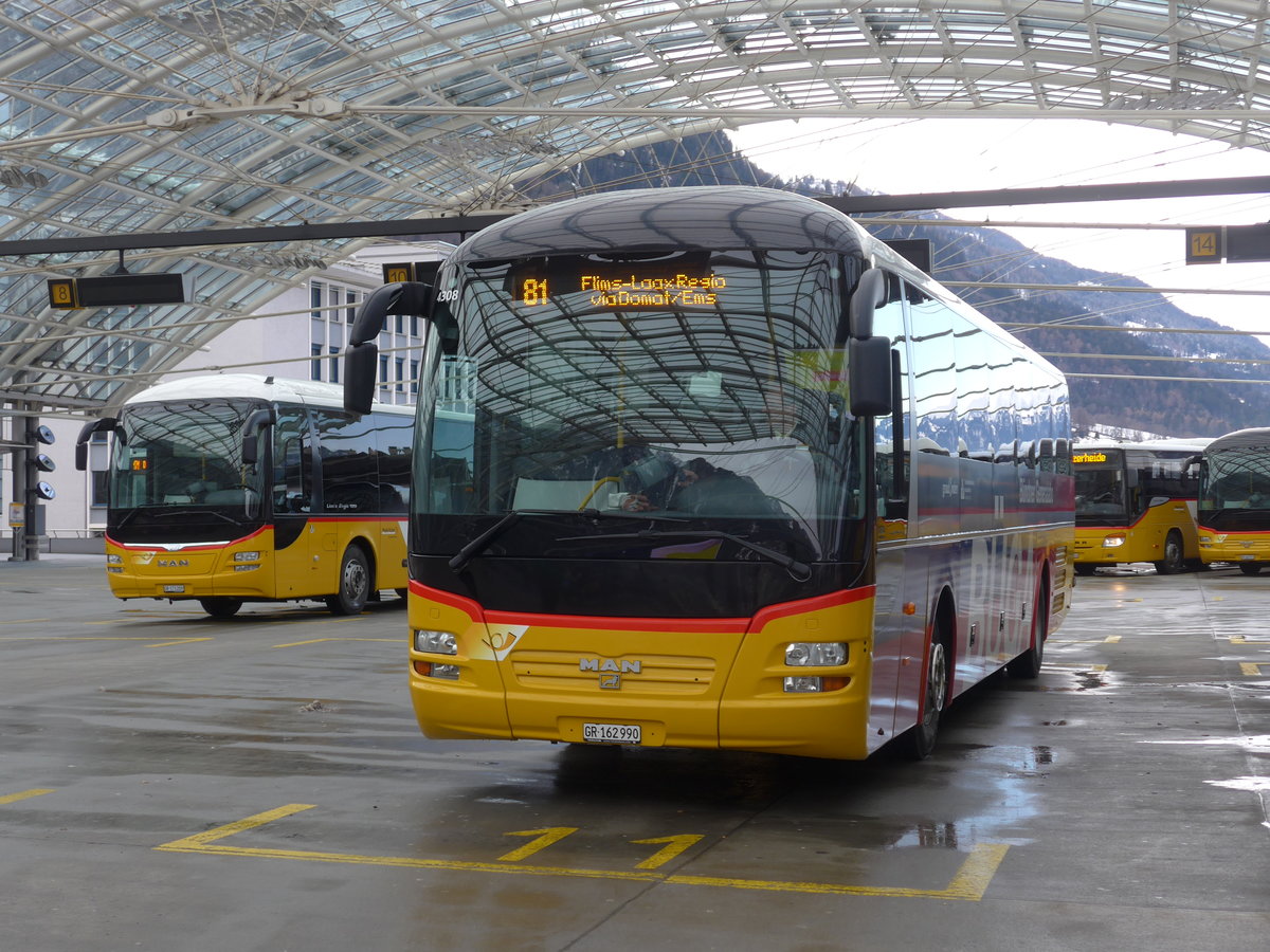 (187'531) - PostAuto Graubnden - GR 162'990 - MAN am 1. Januar 2018 in Chur, Postautostation