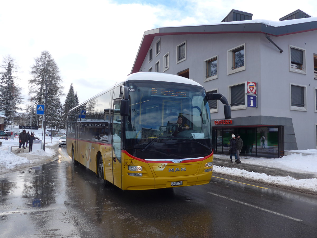 (187'552) - PostAuto Graubnden - GR 173'207 - MAN am 1. Januar 2018 in Lenzerheide, Post