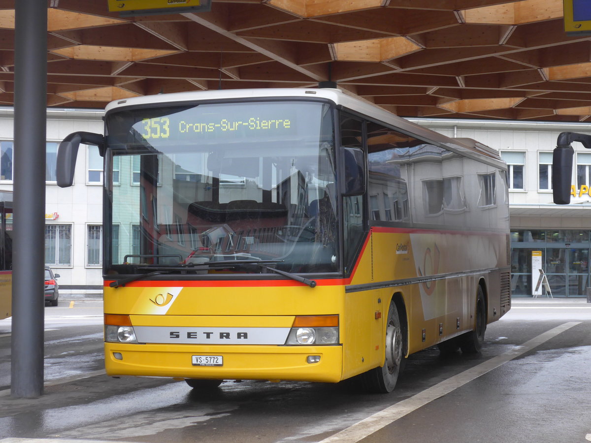 (188'027) - Mabillard, Lens - VS 5772 - Setra am 20. Januar 2018 beim Bahnhof Sion 