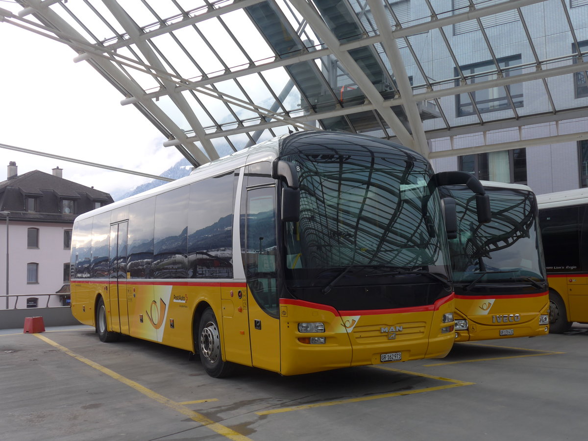 (188'172) - PostAuto Graubnden - GR 162'973 - MAN am 3. Februar 2018 in Chur, Postautostation