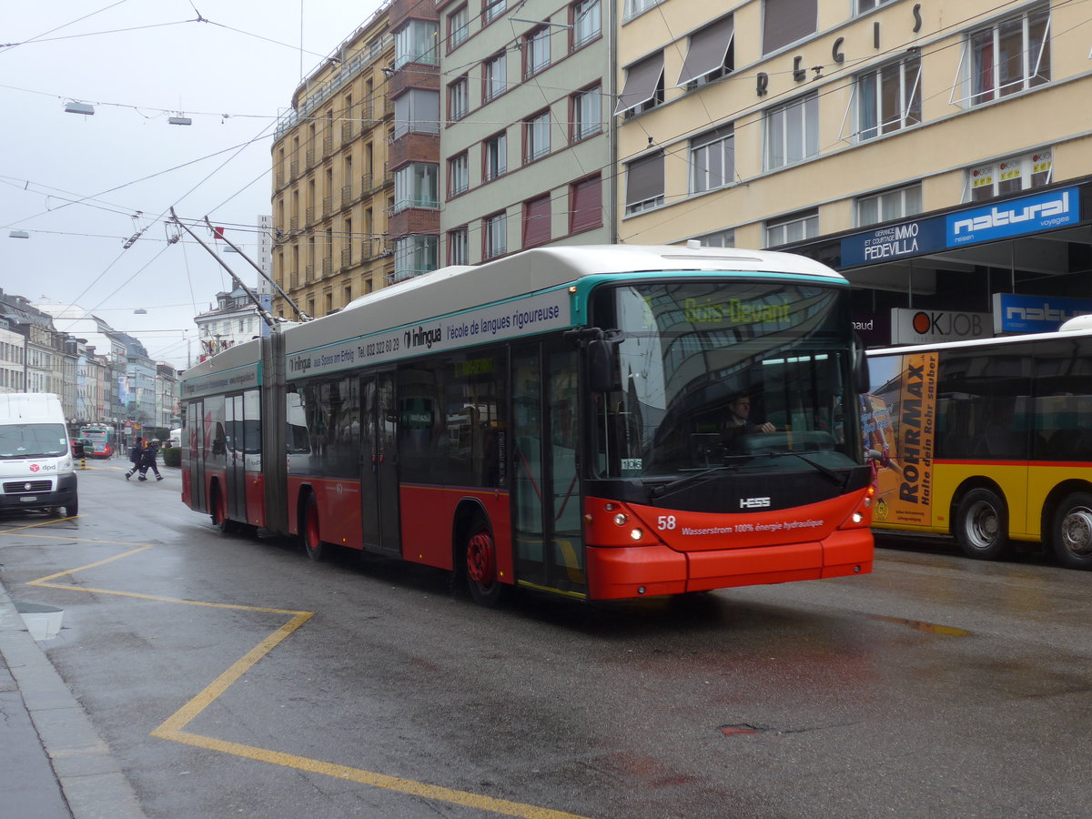 (188'704) - VB Biel - Nr. 58 - Hess/Hess Gelenktrolleybus am 15. Februar 2018 beim Bahnhof Biel