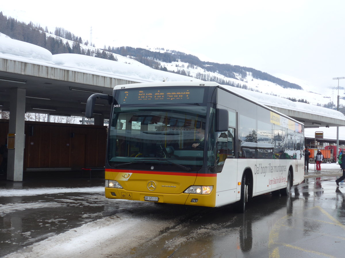 (188'744) - PostAuto Graubnden - GR 165'111 - Mercedes am 16. Februar 2018 beim Bahnhof Scuol-Tarasp