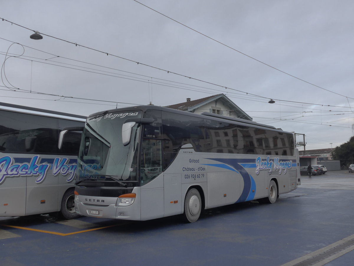 (188'975) - Jacky Voyages, Chteau-d'Oex - VD 1078 - Setra am 3. Mrz 2018 beim Bahnhof Aigle