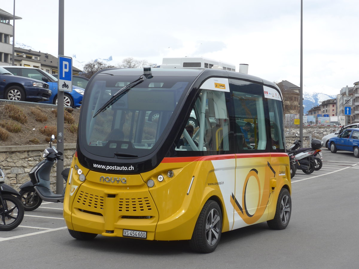 (189'760) - PostAuto Wallis - VS 454'600 - Navya am 30. Mrz 2018 beim Bahnhof Sion