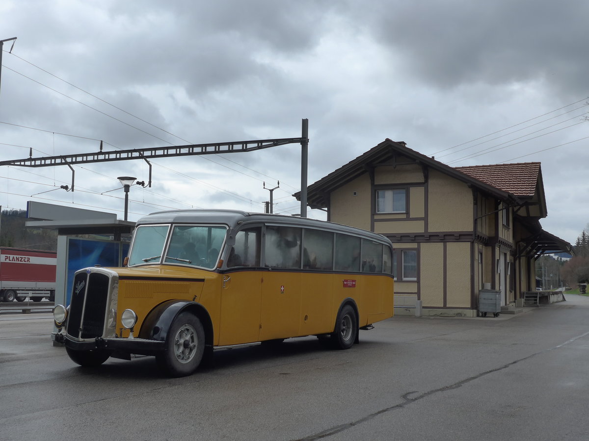 (189'819) - Schlapp, Cottens - FR 300'537 - Saurer/Saurer (ex SATEG, Lausanne; ex P 23'086; ex P 2138) am 1. April 2018 beim Bahnhof Emmenmatt