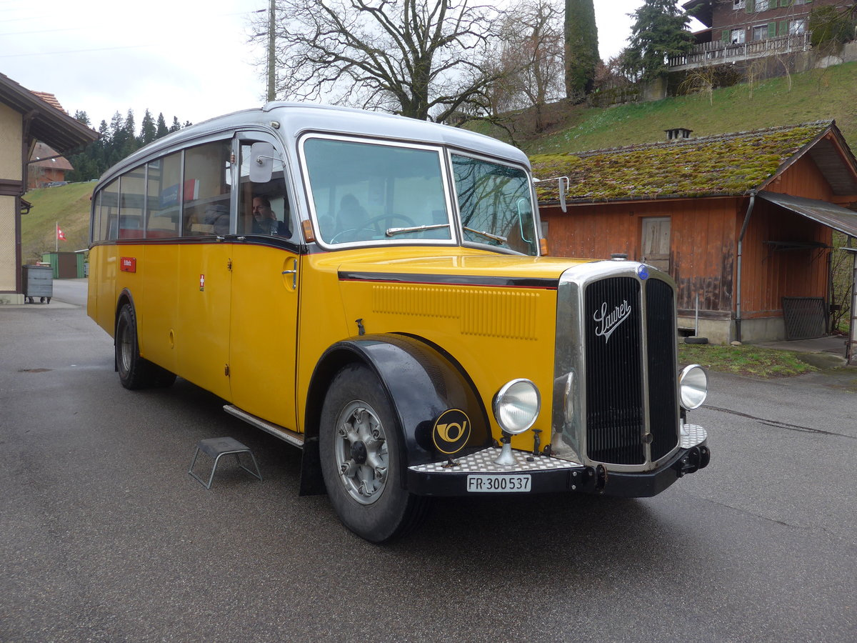 (189'823) - Schlapp, Cottens - FR 300'537 - Saurer/Saurer (ex SATEG, Lausanne; ex P 23'086; ex P 2138) am 1. April 2018 beim Bahnhof Emmenmatt