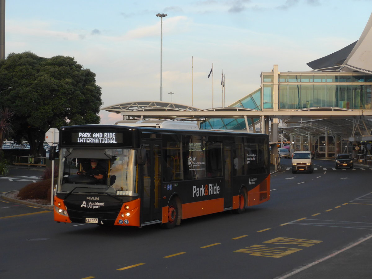 (192'229) - Bus Travel, Manukau - Nr. 218/KET332 - MAN/MCV am 1. Mai 2018 in Auckland, Airport