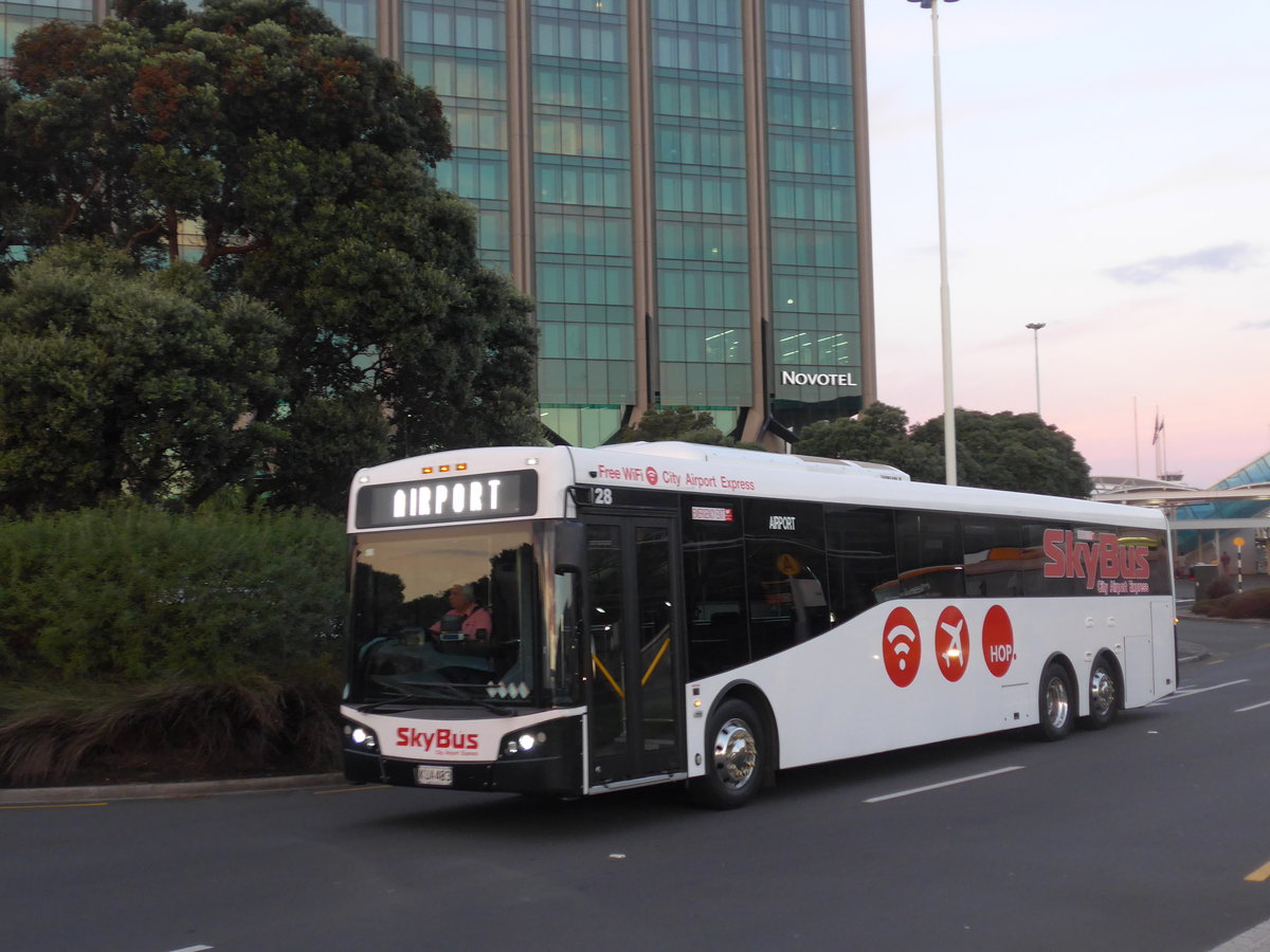 (192'239) - SkyBus, Auckland - Nr. 128/KUA403 - MAN/Bustech am 1. Mai 2018 in Auckland, Airport