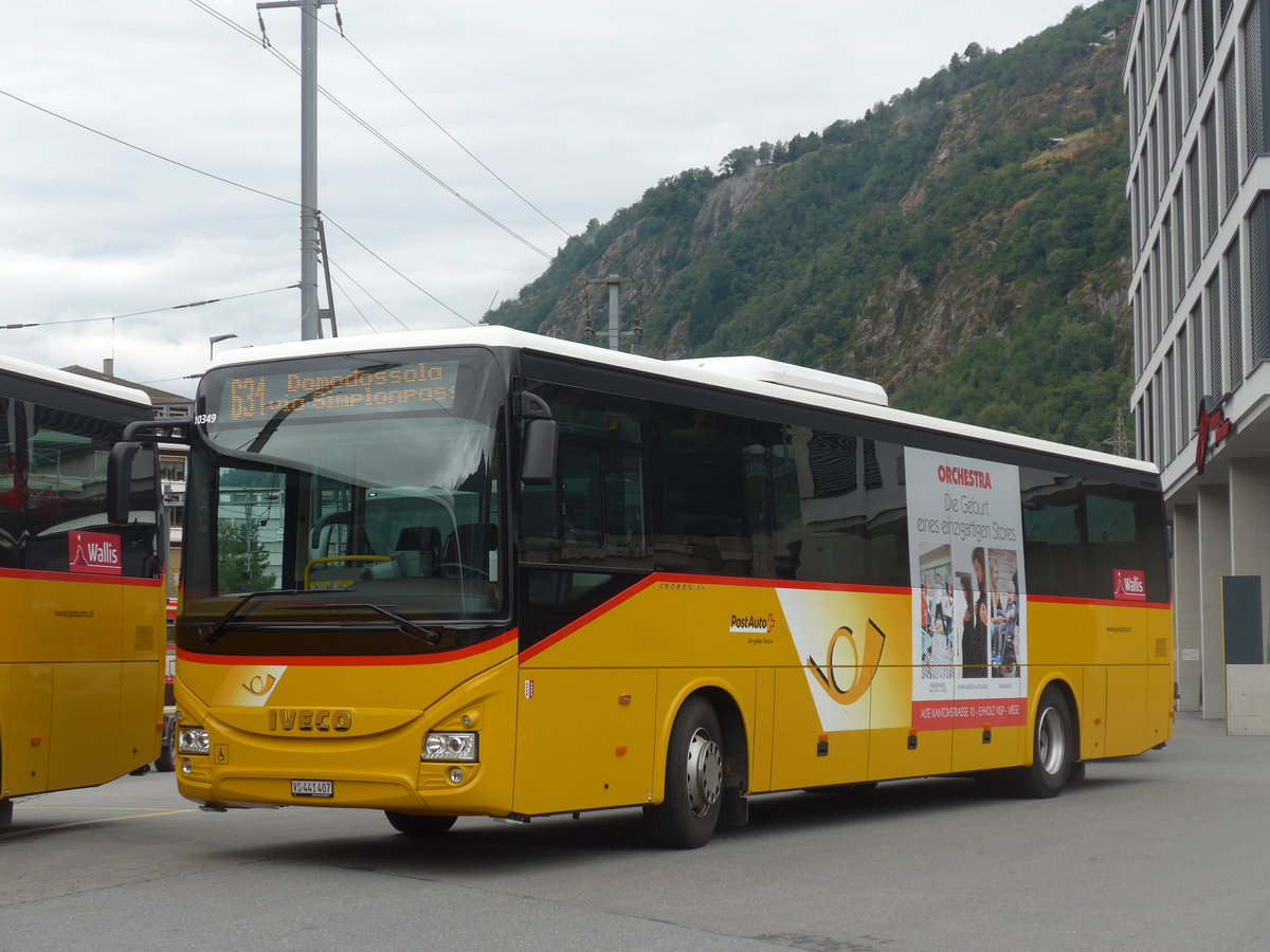 (194'946) - PostAuto Wallis - VS 441'407 - Iveco am 21. Juli 2018 beim Bahnhof Brig