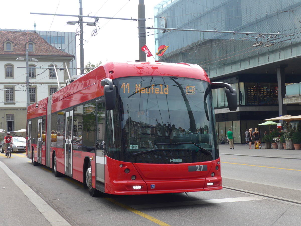 (195'479) - Bernmobil, Bern - Nr. 27 - Hess/Hess Gelenktrolleybus am 1. August 2018 beim Bahnhof Bern