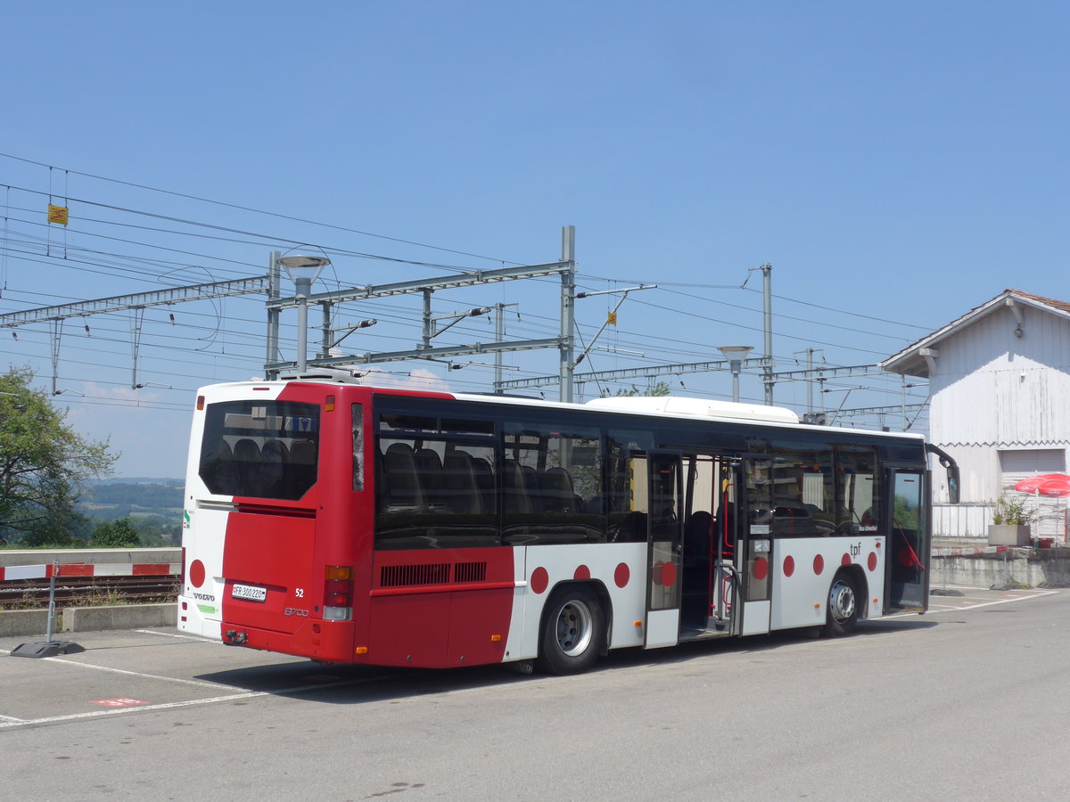 (195'563) - TPF Fribourg - Nr. 52/FR 300'220 - Volvo am 5. August 2018 beim Bahnhof Palzieux