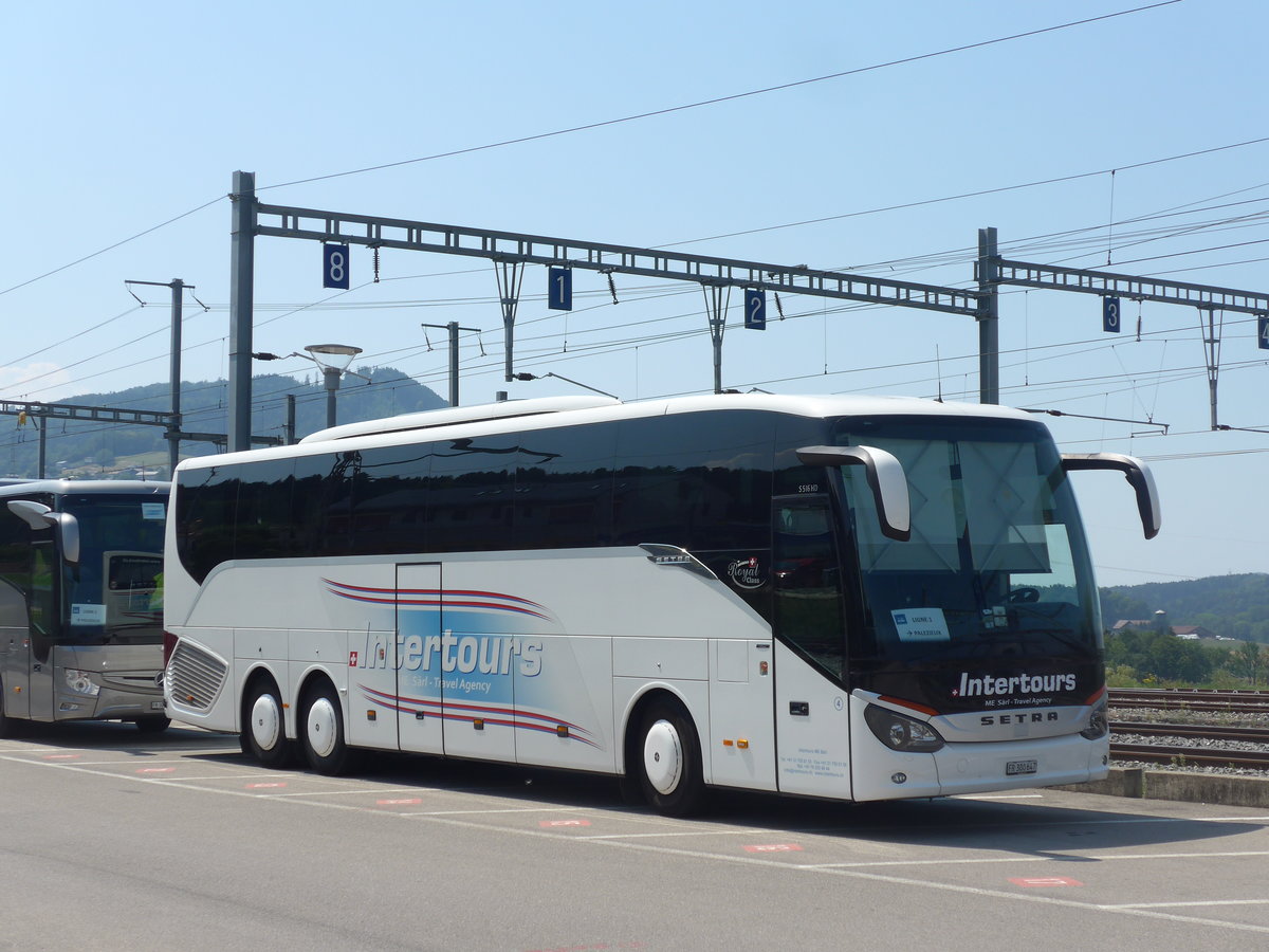 (195'568) - Intertours, Domdidier - Nr. 4/FR 300'647 - Setra am 5. August 2018 beim Bahnhof Palzieux