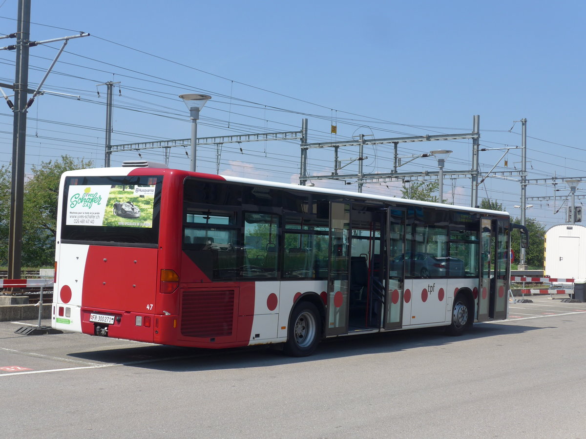 (195'586) - TPF Fribourg - Nr. 47/FR 300'271 - Mercedes am 5. August 2018 beim Bahnhof Palzieux