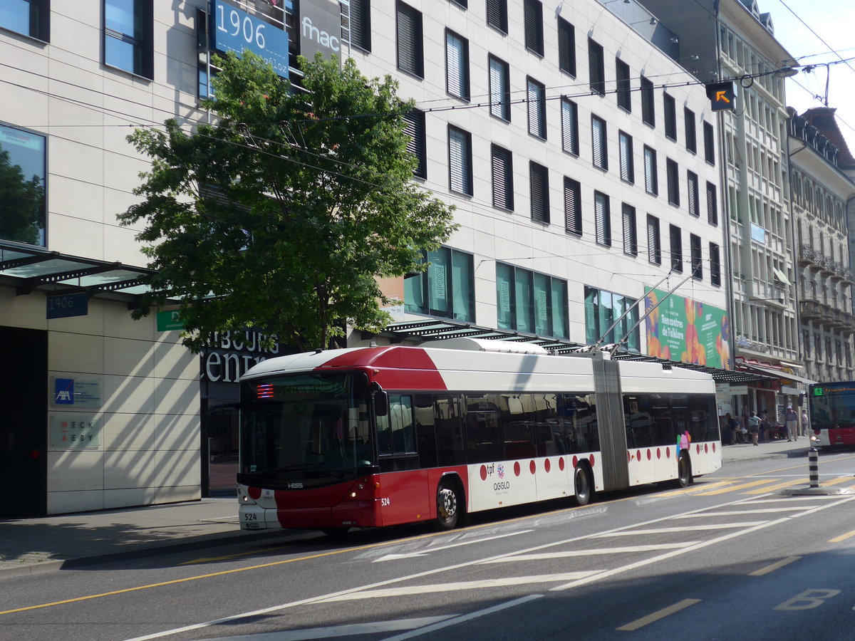 (195'644) - TPF Fribourg - Nr. 524 - Hess/Hess Gelenktrolleybus am 5. August 2018 beim Bahnhof Fribourg