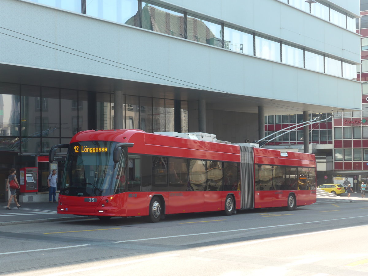 (195'670) - Bernmobil, Bern - Nr. 35 - Hess/Hess Gelenktrolleybus am 6. August 2018 in Bern, Schanzenstrasse