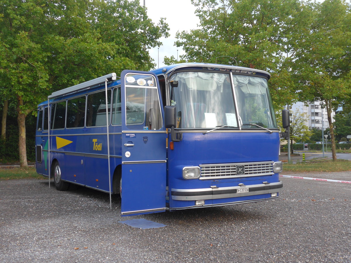 (195'860) - Camenisch, Dietlikon - ZH 135'536 - Setra am 17. August 2018 in Wettingen, Zirkuswiese