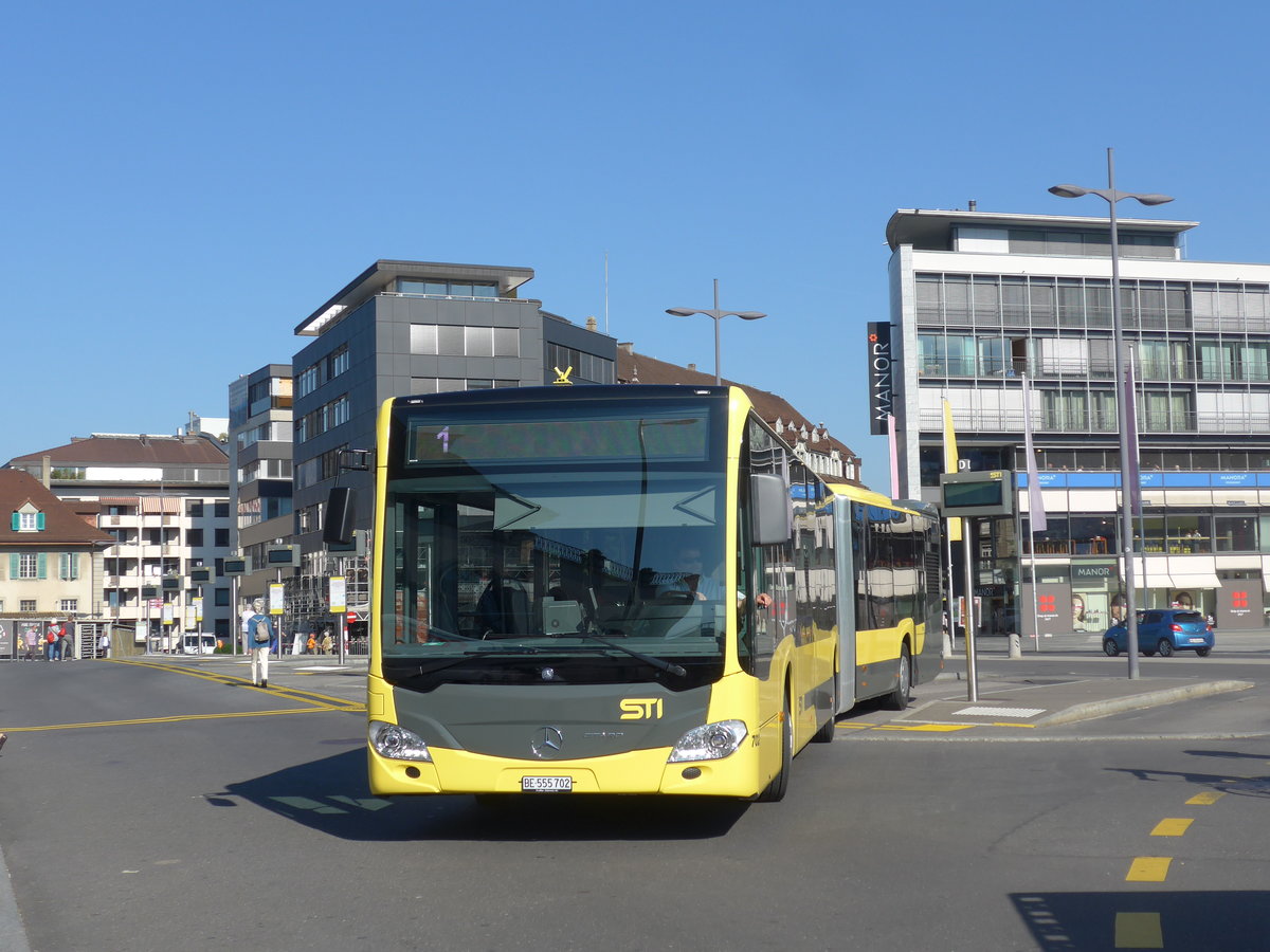 (197'899) - STI Thun - Nr. 702/BE 555'702 - Mercedes am 20. September 2018 beim Bahnhof Thun