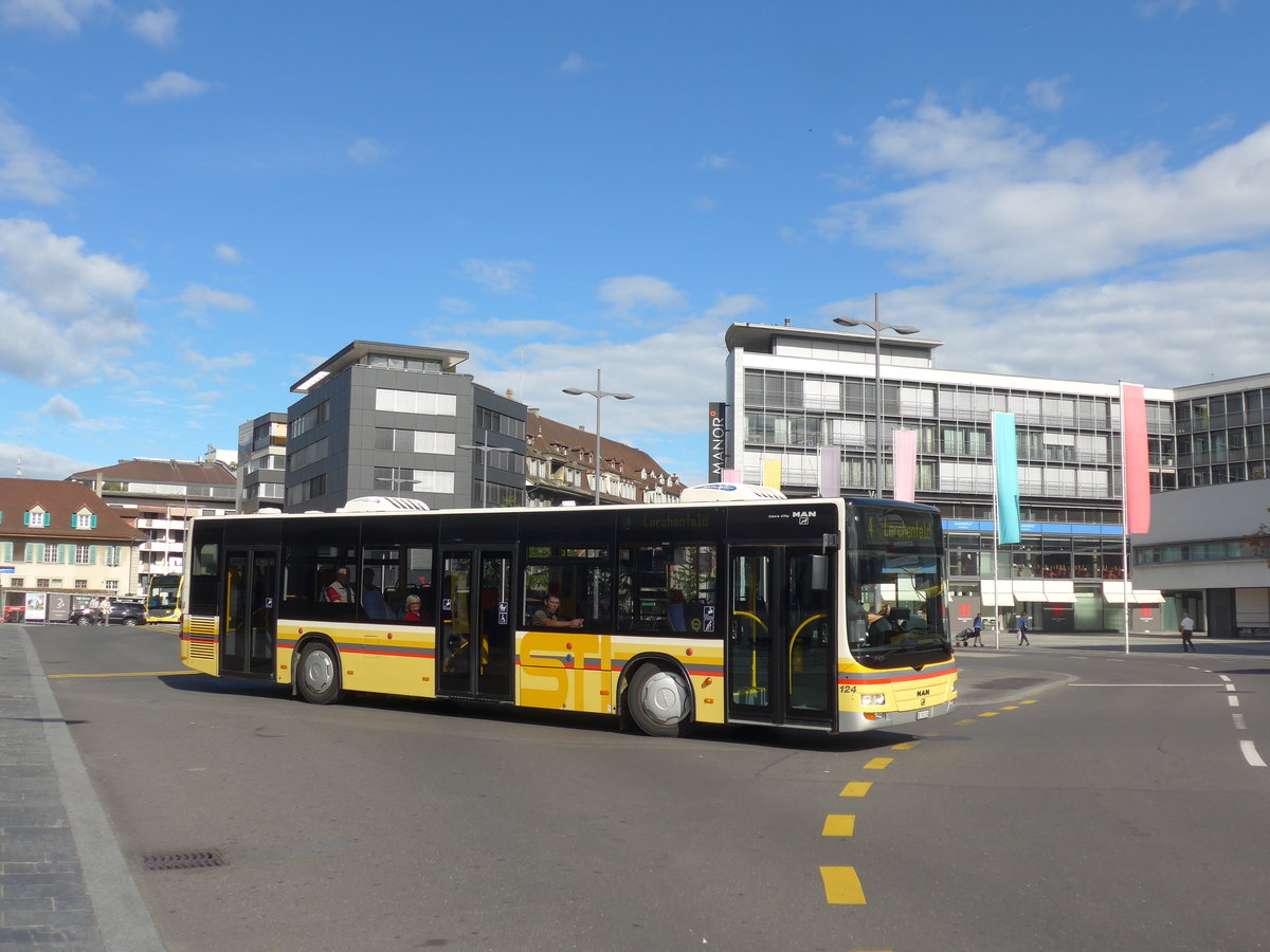 (197'912) - STI Thun - Nr. 124/BE 700'124 - MAN am 23. September 2018 beim Bahnhof Thun