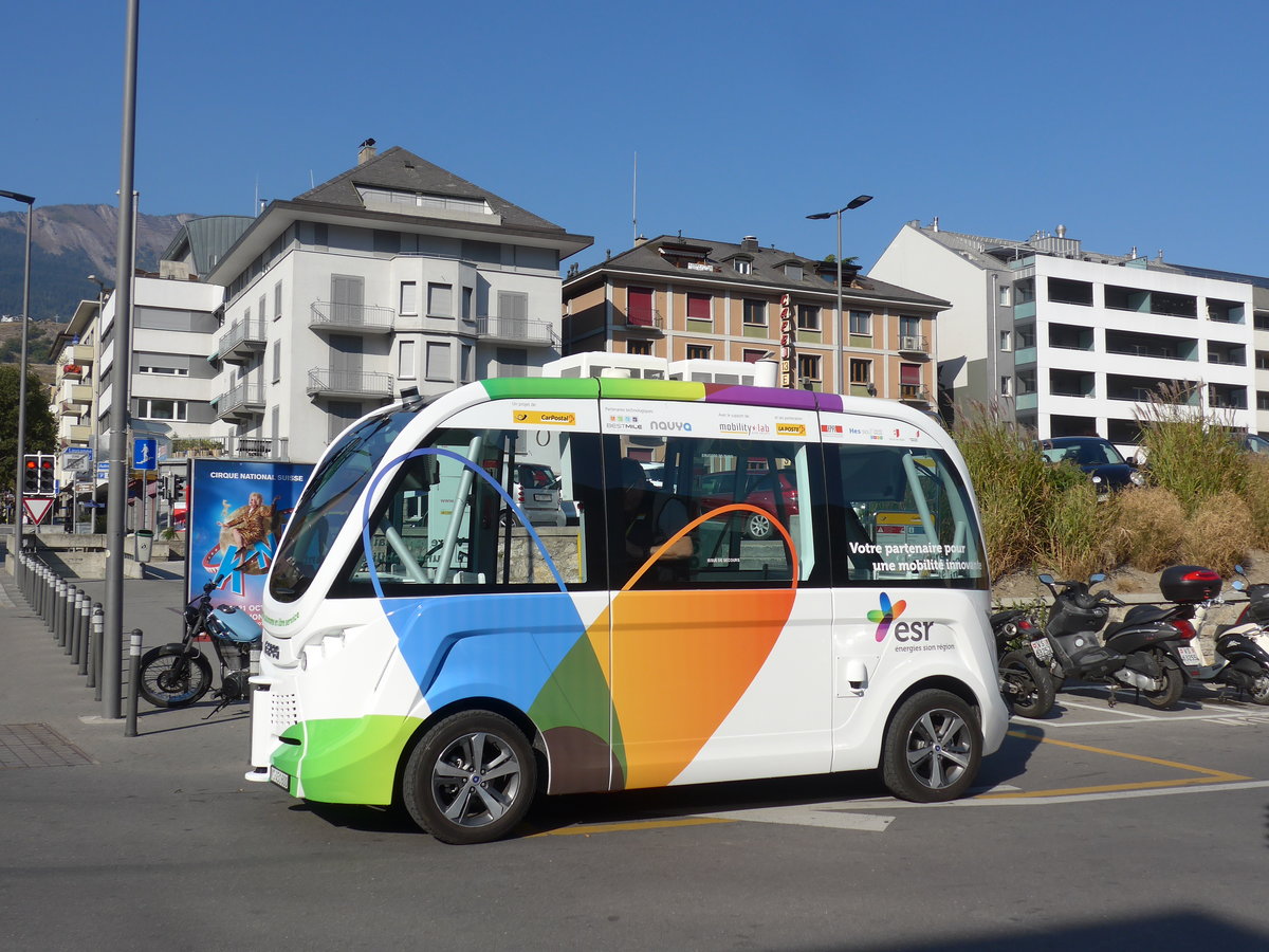 (198'284) - PostAuto Wallis - VS 451'600 - Navya am 14. Oktober 2018 beim Bahnhof Sion