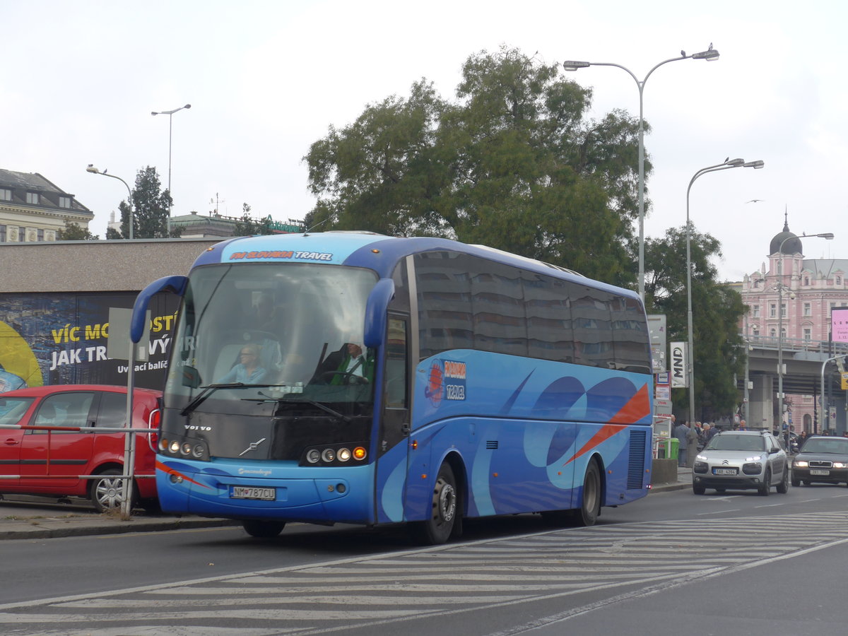 (198'581) - Aus der Slowakei: FM Slovakia Travel, Podolie - NM-787CU - Volvo/Sunsundegui am 19. Oktober 2018 in Praha, Florenc