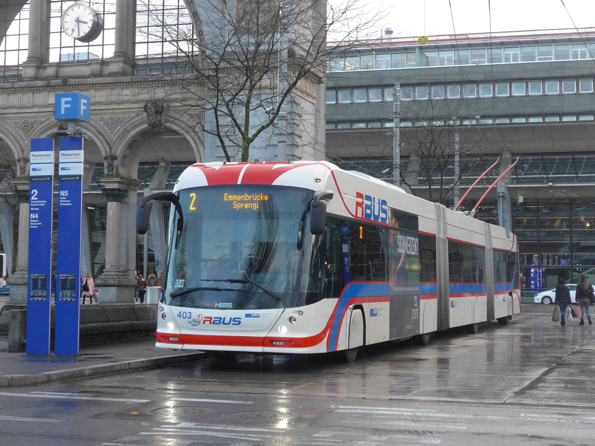 (200'169) - VBL Luzern - Nr. 403 - Hess/Hess Doppelgelenktrolleybus am 24. Dezember 2018 beim Bahnhof Luzern