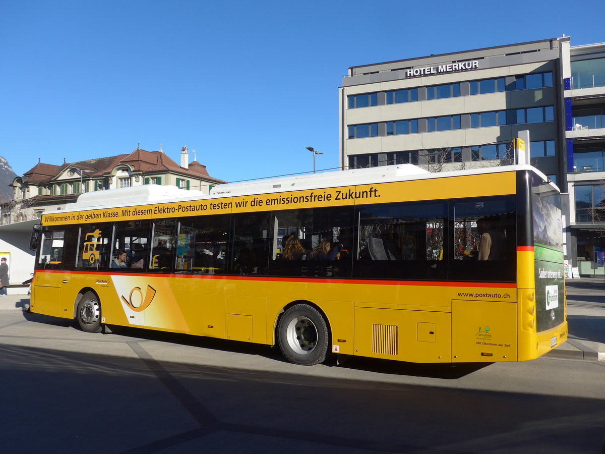 (201'737) - PostAuto Bern - BE 827'645 - Ebusco am 18. Februar 2019 beim Bahnhof Interlaken West