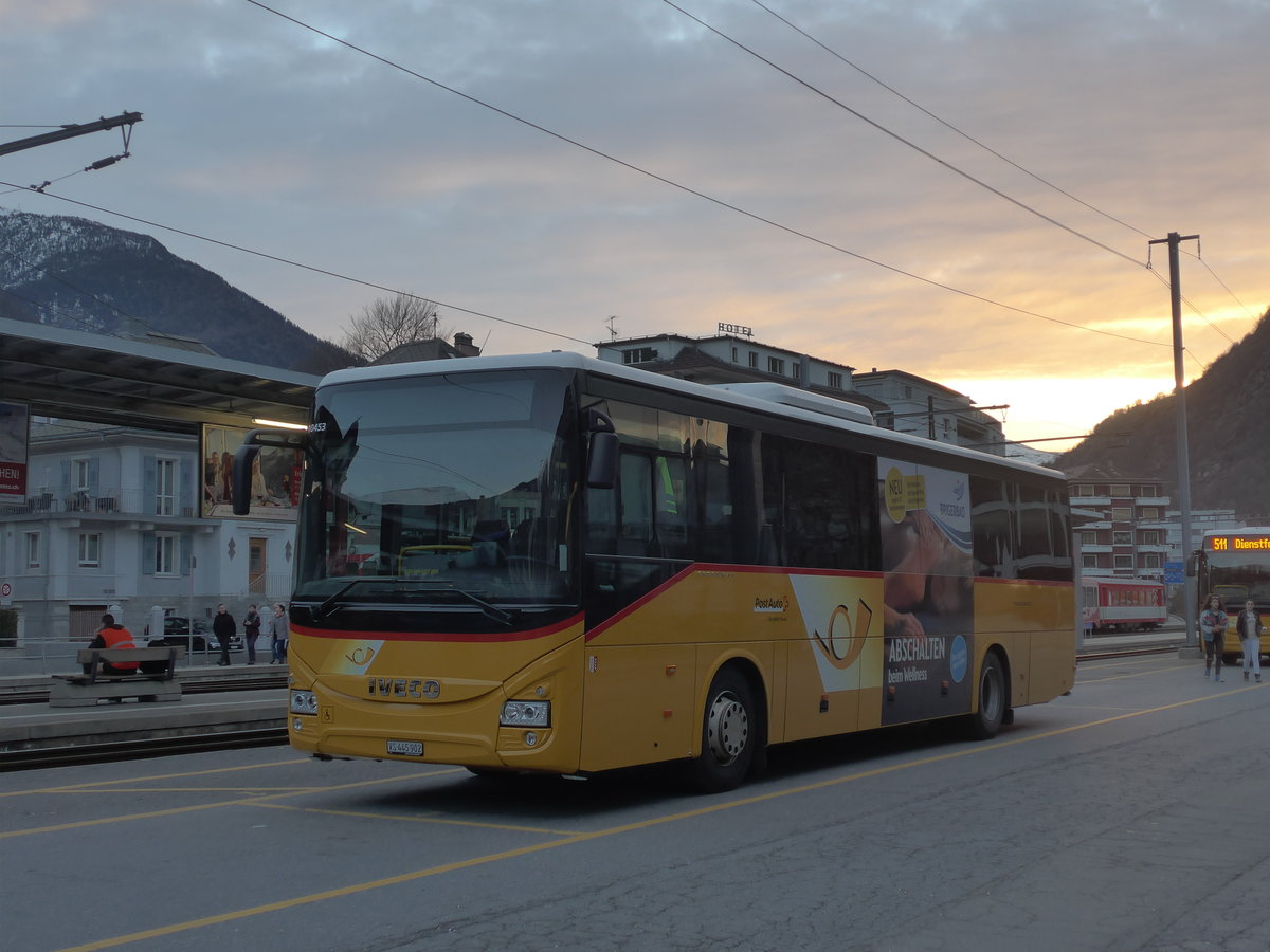 (201'923) - PostAuto Wallis - VS 445'902 - Iveco am 3. Mrz 2019 beim Bahnhof Brig