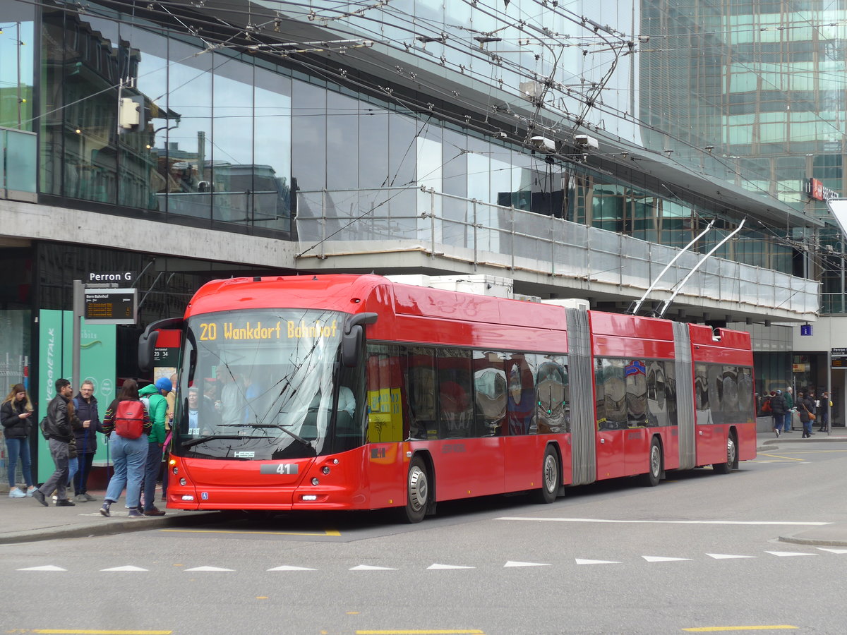 (202'357) - Bernmobil, Bern - Nr. 41 - Hess/Hess Doppelgelenktrolleybus am 12. Mrz 2019 beim Bahnhof Bern