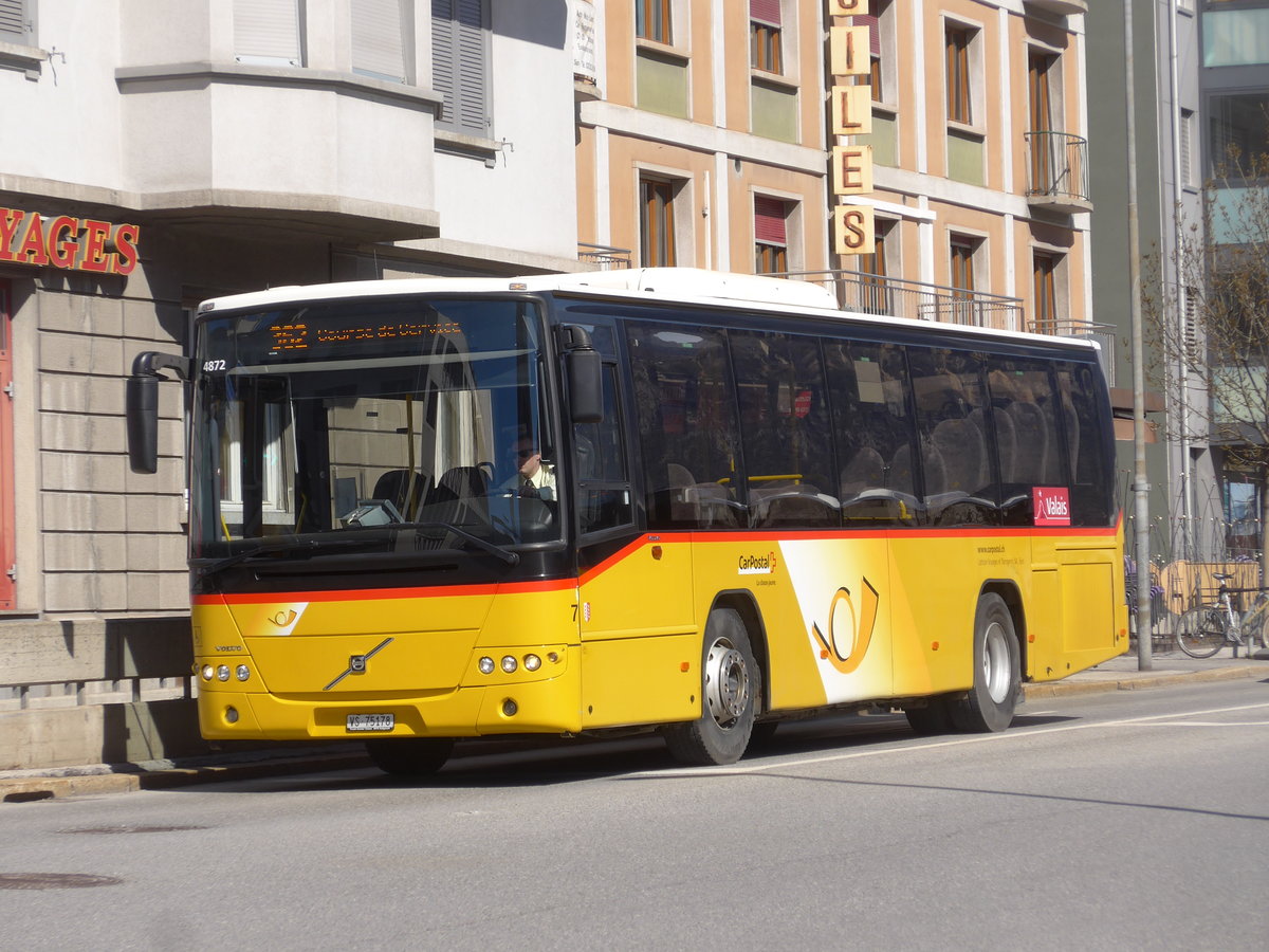 (202'417) - Lathion, Sion - Nr. 7/VS 75'178 - Volvo am 16. Mrz 2019 beim Bahnhof Sion