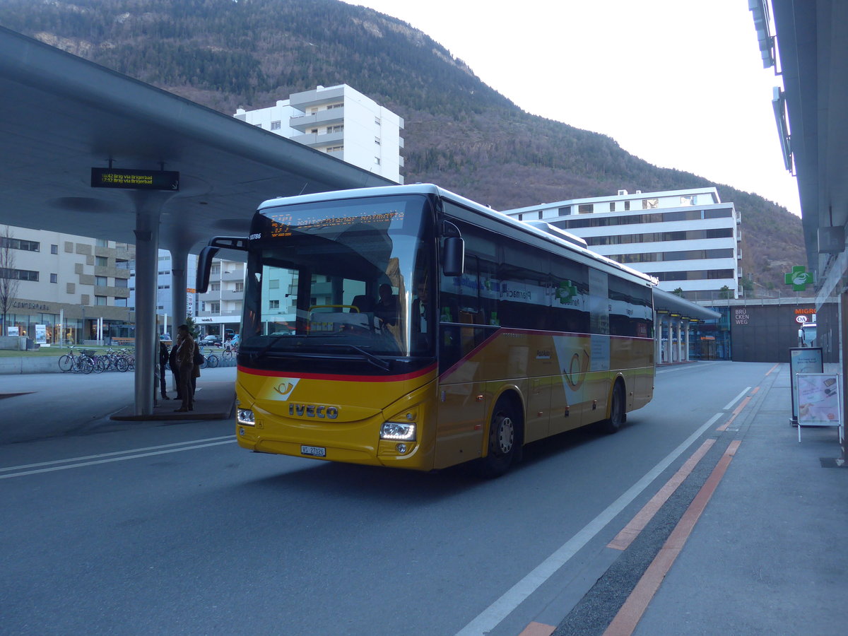 (202'439) - Autotour, Visp - VS 27'026 - Iveco am 16. Mrz 2019 beim Bahnhof Visp