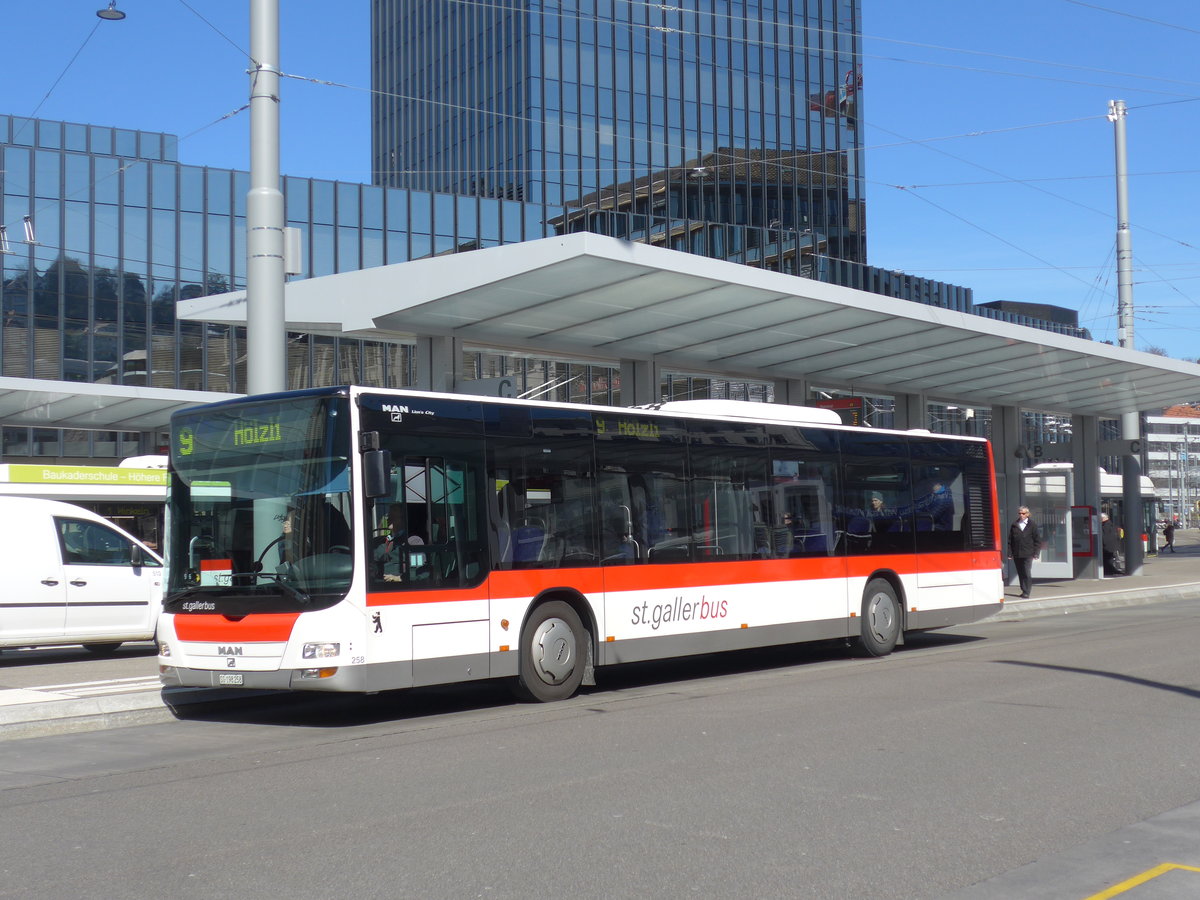 (202'690) - St. Gallerbus, St. Gallen - Nr. 258/SG 198'258 - MAN am 21. Mrz 2019 beim Bahnhof St. Gallen