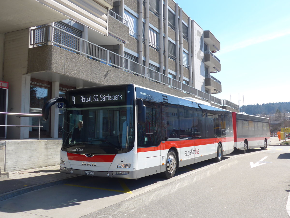(202'697) - St. Gallerbus, St. Gallen - Nr. 212/SG 198'212 - MAN am 21. Mrz 2019 beim Bahnhof Wittenbach