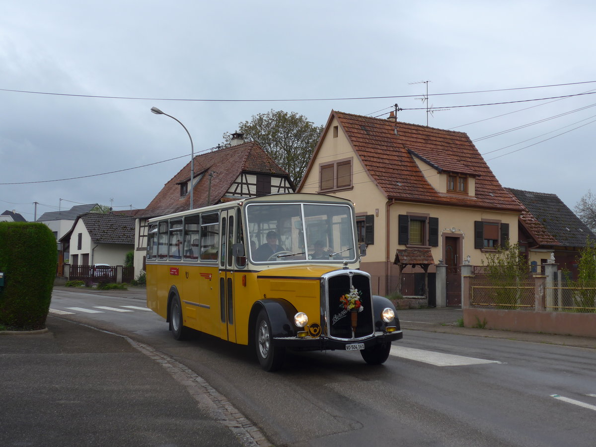 (204'196) - Aus der Schweiz: CarPostal Ouest - VD 504'161 - Berna/R&J (ex Fuchser, Aegerten; ex Wohlgemuth, Hochwald) am 27. April 2019 in Stundwiller, Rue Principale