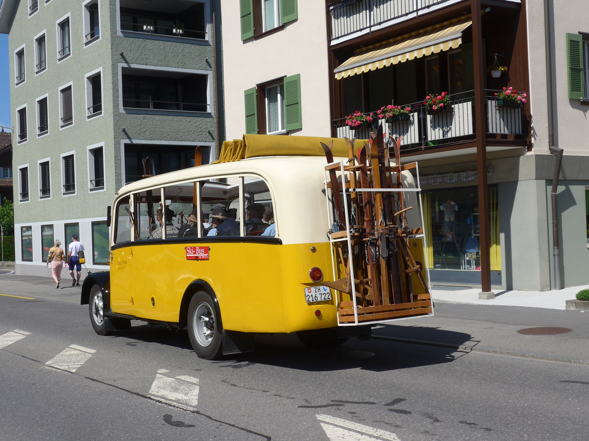 (206'021) - Moser, Schnenberg - ZH 216'722 - Berna/Hess (ex Barenco, Faido) am 8. Juni 2019 in Sarnen, OiO