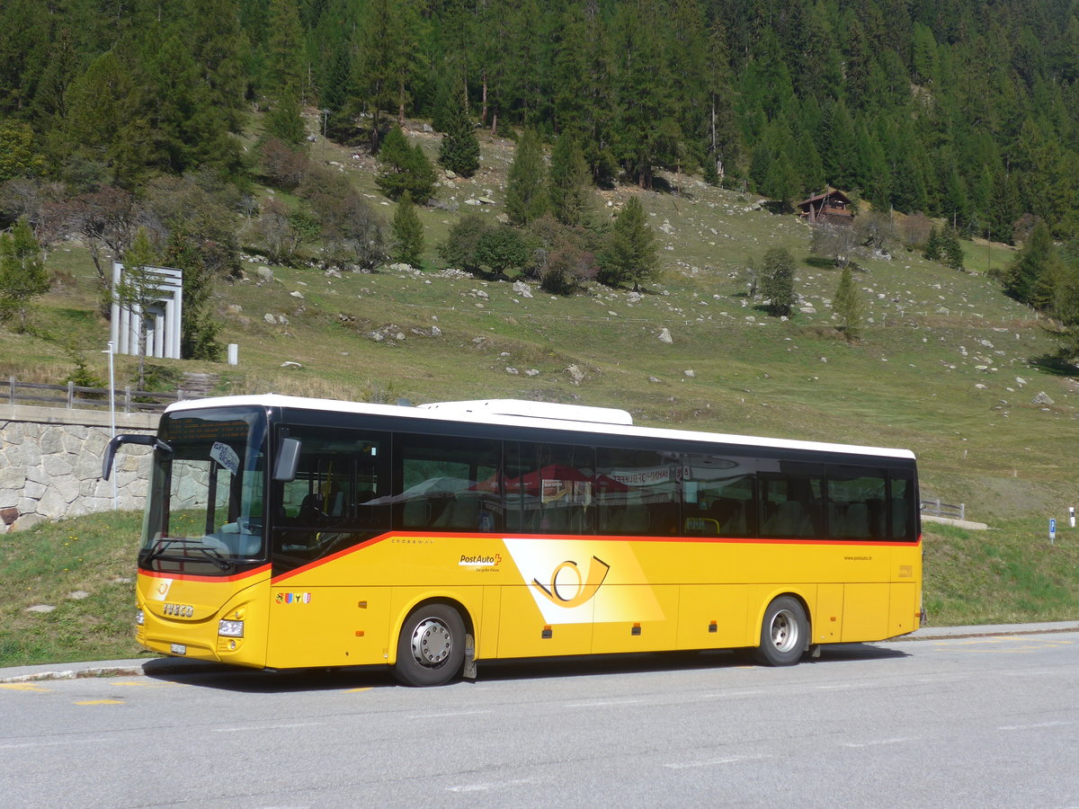 (209'828) - PostAuto Bern - BE 487'695 - Iveco am 28. September 2019 beim Bahnhof Oberwald