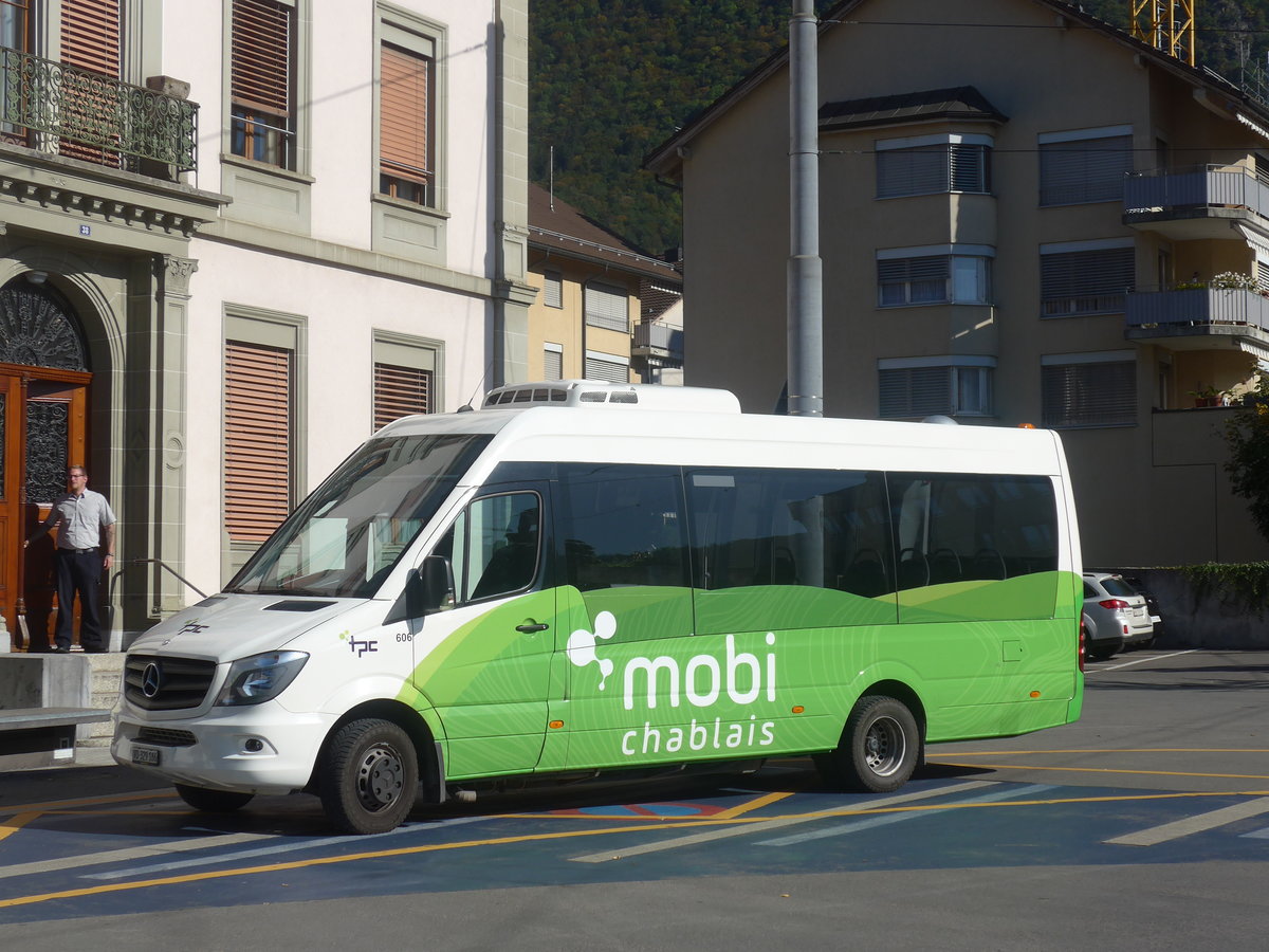 (210'302) - TPC Aigle - Nr. 606/VD 329'186 - Mercedes (ex Limmat Bus, Dietikon Nr. 65) am 14. Oktober 2019 beim Bahnhof Aigle