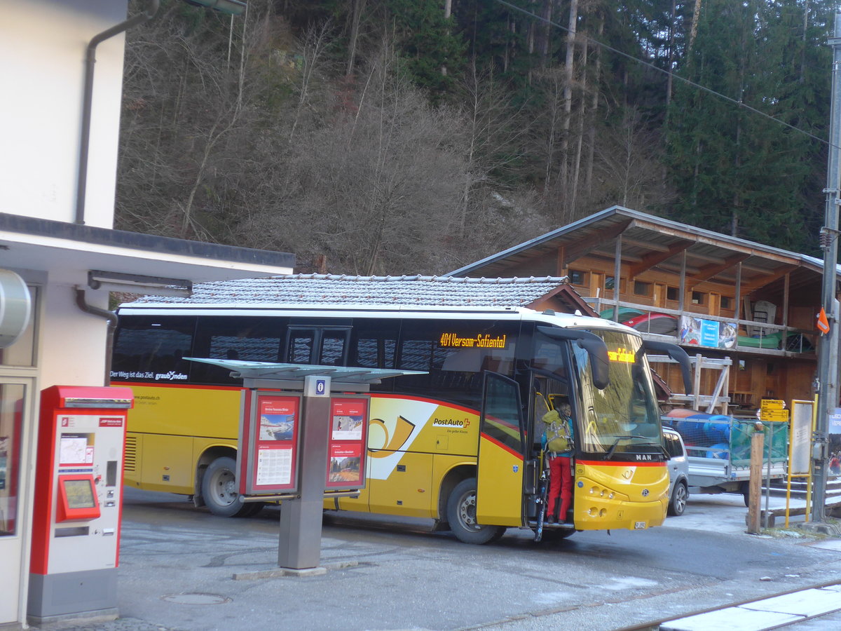 (212'585) - Buchli, Versam - GR 18'982 - MAN/Beulas am 7. Dezember 2019 beim Bahnhof Versam-Safien