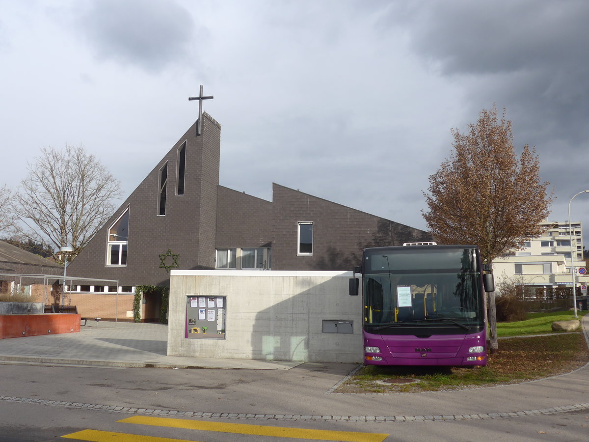 (212'834) - Kirchgemeinde, Steffisburg - MAN (ex STI Thun Nr. 123) am 9. Dezember 2019 in Steffisburg, Kirche Glockental