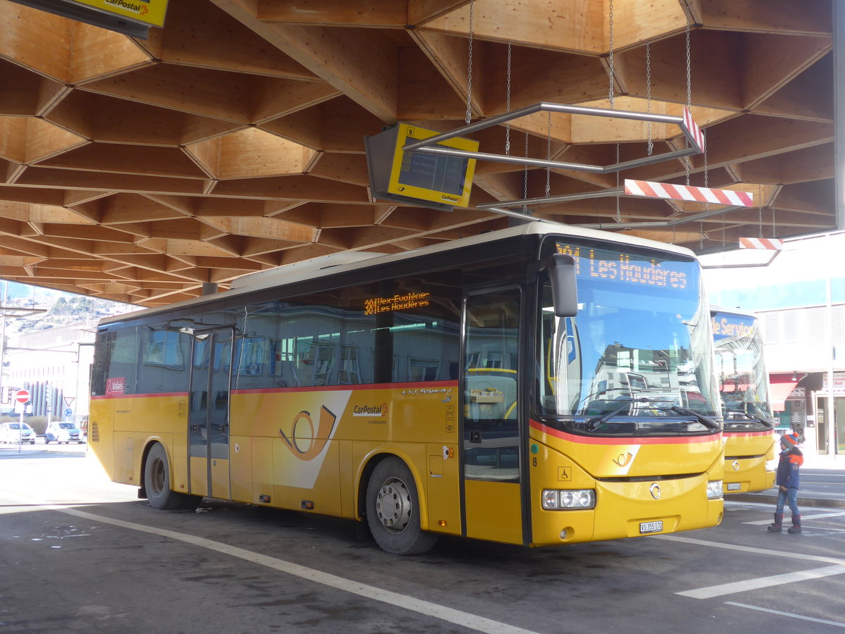 (213'357) - PostAuto Wallis - Nr. 8/VS 355'170 - Irisbus am 4. Januar 2020 beim Bahnhof Sion
