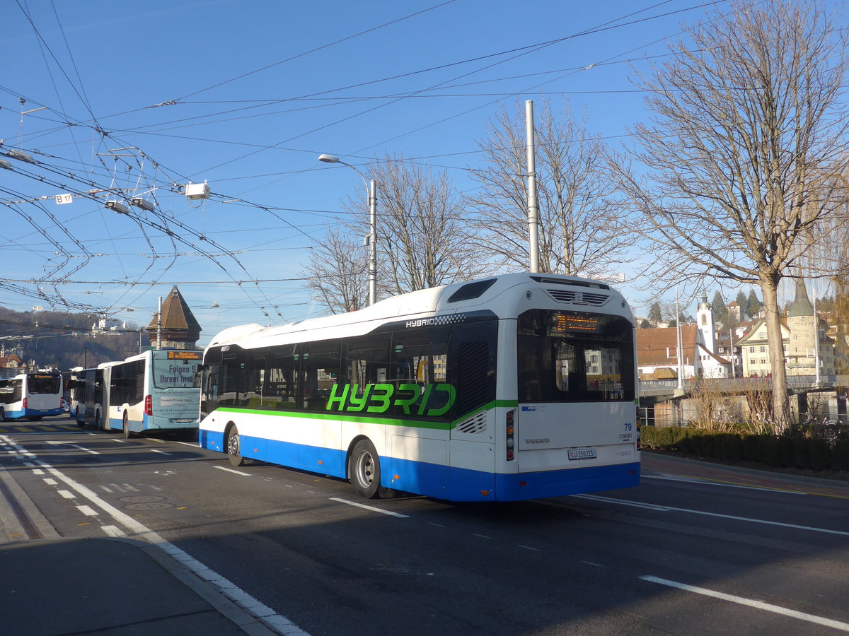 (213'770) - VBL Luzern - Nr. 79/LU 250'225 - Volvo am 12. Januar 2020 beim Bahnhof Luzern