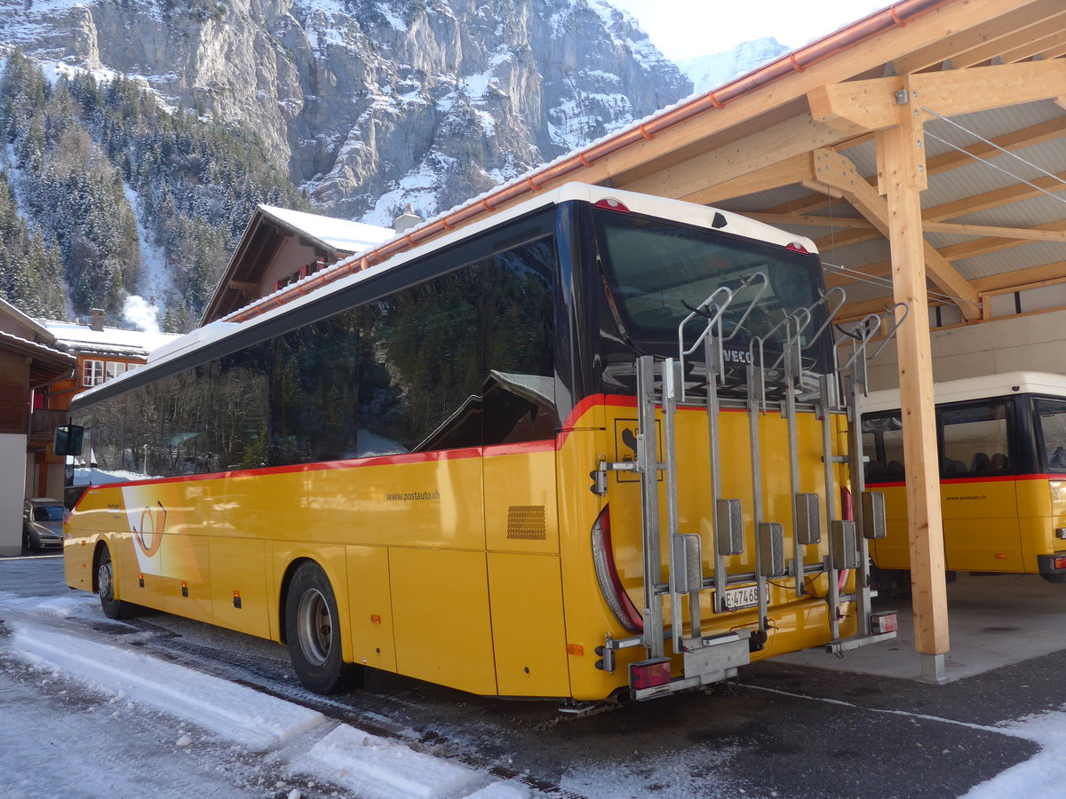 (213'915) - PostAuto Bern - BE 474'688 - Iveco am 19. Januar 2020 in Stechelberg, Garage